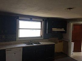 A Beautiful 3 Bedroom Apartment, with 2 Bathrooms in Lily, KY (Photo 10 of 12)