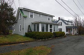 3 Bedroom/2 Bathroom Single Family Home in Convenient Location in Lebanon, NH