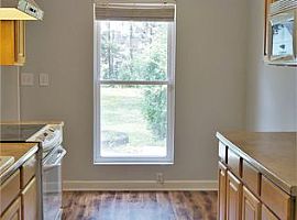 910 Graycroft Dr Sw,Huntsville, Al 35802  in Huntsville, AL (Photo 5 of 12)