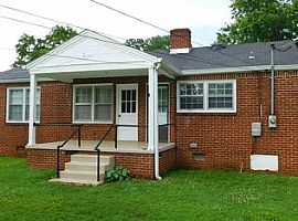 2310 Poincianna St Sw Huntsville, Al 35801 in Huntsville, AL (Photo 10 of 12)