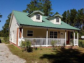 365 Mulberry Rd, Saint George, Sc 29477 1 Bed 1.5 Baths in Saint George, SC (Photo 1 of 10)