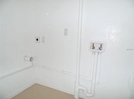  2619 45th St S, Gulfport, Fl 33711 3 Beds 1 Bath 888 Sqft in Gulfport, FL (Photo 3 of 8)