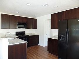  2619 45th St S, Gulfport, Fl 33711 3 Beds 1 Bath 888 Sqft in Gulfport, FL (Photo 7 of 8)