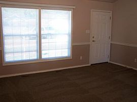  504 S Sunny Ln, Urbana, Il 61802 3 Beds 1 Bath 1,020 Sqft in Urbana, IL (Photo 2 of 4)