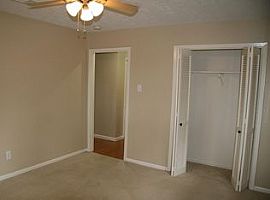 210 Oak Hollow St, Conroe, Tx 77301 Rent$750 and Dep $750 in Conroe, TX (Photo 3 of 7)