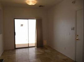 6915 S 8th Dr, Phoenix, Az 85041 in Phoenix, AZ (Photo 4 of 8)