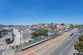 Conveniently Located Modern Condo on Third Street. in San Francisco, CA