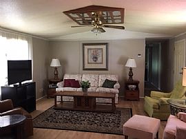 Tranquility and Privacy Amid Towering Oaks in Boling, TX (Photo 4 of 4)