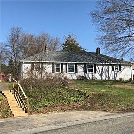 140 Circle Dr, Bantam, Ct 06750 in Bantam, CT