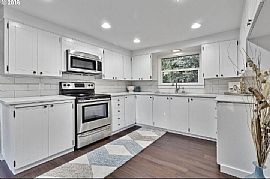 10044 Sw 35th Ave, Portland, Or in Portland, OR (Photo 2 of 6)