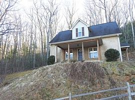 285 Squirrel Hollow Dr, H Rent 500 Deposit 500 Total 1000 in Hendersonville, NC (Photo 2 of 10)