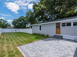 449 28th Ave N, Saint Petersburg, Fl 33704 in Saint Petersburg, FL