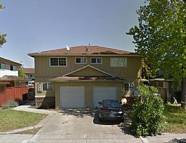 Charming 2-Story Duplex Located in a Centrally Convenient Area. in San Jose, CA