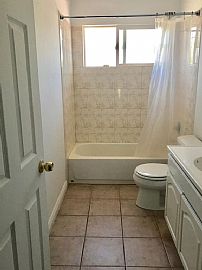 Charming 2-Story Duplex Located in a Centrally Convenient Area. in San Jose, CA (Photo 4 of 12)