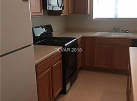 5862 Hollingshed Ct, North Las Vegas, Nv 89081 3 Beds 2.5 Baths in North Las Vegas, NV (Photo 10 of 11)