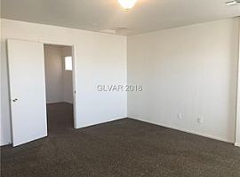 5862 Hollingshed Ct, North Las Vegas, Nv 89081 3 Beds 2.5 Baths in North Las Vegas, NV (Photo 7 of 11)