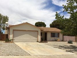 2047 Quailbrook Cir in Palmdale, CA