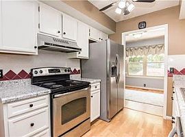 6510 Patchwork Cir, Charlotte, Nc 28270 3 Beds 2 Baths 1,351 Sq in Charlotte, NC (Photo 2 of 11)