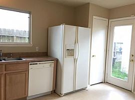 A Beautiful 3 Bedroom Apartment, with 2 Bathrooms in Katy, TX (Photo 9 of 12)