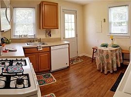 23 Cherry Rd, Portsmouth, Va 23701 2 Beds 1 Bath 744 Sqft in Portsmouth, VA (Photo 4 of 8)