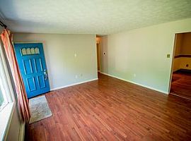 18 Pine Tree Dr, Mechanicsburg, Pa 17055 3 Beds 2.5 Baths 2,448 in Mechanicsburg, PA (Photo 7 of 8)