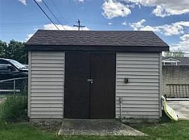 37134 Saint Joseph Dr, Sterling Heights, Mi 48310 2 Beds 1 Bath in Royal Oak, MI (Photo 3 of 10)