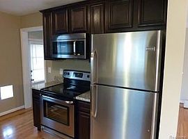 1425 Genesee Dr, Royal Oak, Mi 48073 3 Beds 1 Bath 1,017 Sqft in Royal Oak, MI (Photo 9 of 9)