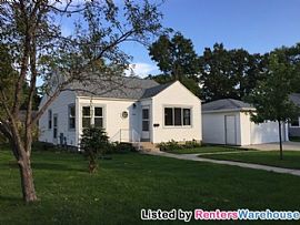 5900 Cornflower Ln, Greendale, Wi 53129 in Greendale, WI