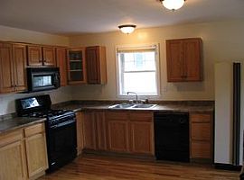 54 Knowles St, Providence, Ri 02906 in Providence, RI (Photo 3 of 10)