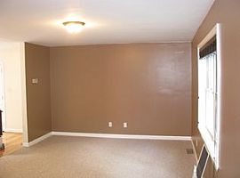 54 Knowles St, Providence, Ri 02906 in Providence, RI (Photo 6 of 10)