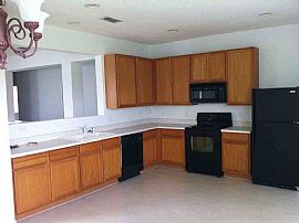 4 Bedroom Home in Avalon Park in Orlando, FL (Photo 3 of 8)