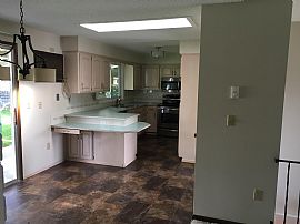 817 S Eastern Rd in Spokane, WA (Photo 3 of 12)