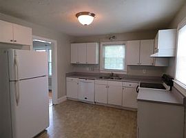  601 Piedmont Park Rd, Greenville, Sc 29609 2 Beds 1 Bath 1,200 in Greenville, SC (Photo 4 of 4)