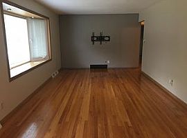 Louden Ln Madison, Wi 53716 3 Beds 1 Bath 990 Sqft in Madison, WI (Photo 5 of 11)