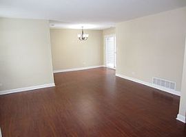 148 Regency Dr, Lombard, Il 60148 2 Beds 2 Baths 1,226 Sqft in Lombard, IL (Photo 3 of 9)