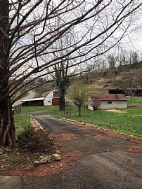 3 Bedroom House and Farm 7.5 Miles From I-64 Exit 185 in Rush, KY (Photo 3 of 8)