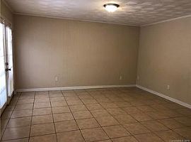 Come See This 1 Bedroom, 1 Bathroom Apartment Today. in Denver, NC (Photo 2 of 6)