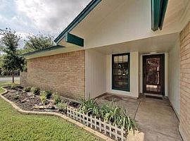 1313 Meadgreen Cir, Austin, Tx 78758 3 Beds 2 Baths in Austin, TX (Photo 5 of 12)