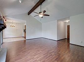 1313 Meadgreen Cir, Austin, Tx 78758 3 Beds 2 Baths in Austin, TX (Photo 7 of 12)