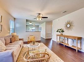 1417 Poppy Seed Ln, Austin, Tx 78741 3 Beds 2 Baths in Austin, TX (Photo 3 of 11)