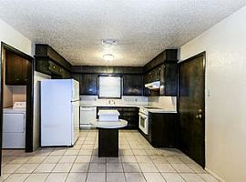 5232 16th St, Lubbock, Tx Rent 650 Deposit 650 Total 1300 in Lubbock, TX (Photo 4 of 8)