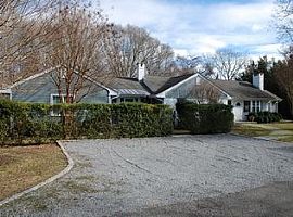 This Charming 4 Bed 3 1/2 Bath Traditional Situated on Flag Lot in Amagansett, NY