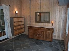 This Charming 4 Bed 3 1/2 Bath Traditional Situated on Flag Lot in Amagansett, NY (Photo 10 of 12)