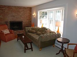 This Charming 4 Bed 3 1/2 Bath Traditional Situated on Flag Lot in Amagansett, NY (Photo 12 of 12)