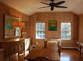 This Charming 4 Bed 3 1/2 Bath Traditional Situated on Flag Lot in Amagansett, NY (Photo 5 of 12)