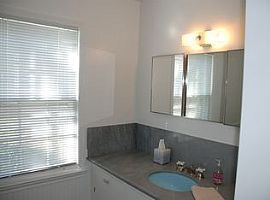 This Charming 4 Bed 3 1/2 Bath Traditional Situated on Flag Lot in Amagansett, NY (Photo 6 of 12)