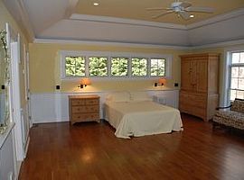 This Charming 4 Bed 3 1/2 Bath Traditional Situated on Flag Lot in Amagansett, NY (Photo 8 of 12)