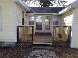 5101 15th Ave S, Gulfport Rent 650 Deposit 650 Total 1300 in Gulfport, FL (Photo 12 of 12)