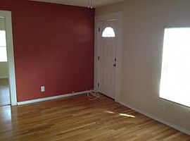 5101 15th Ave S, Gulfport Rent 650 Deposit 650 Total 1300 in Gulfport, FL (Photo 7 of 12)