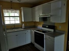 25 Ashley Dr, Beaufort, Sc 29907 3 Beds 2 Baths in Beaufort, SC (Photo 3 of 8)